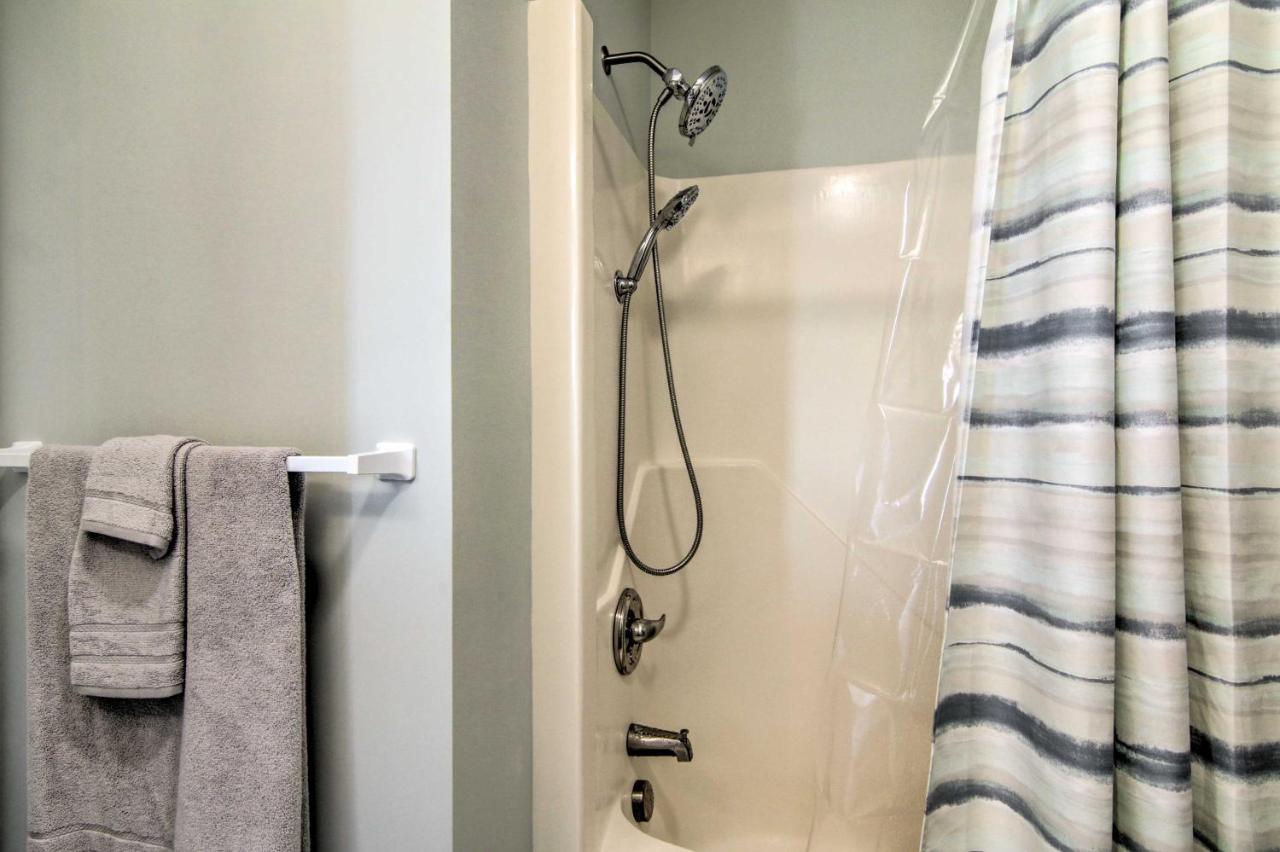 Airy Ocean City Condo On Canal Front With Deck! Exterior foto